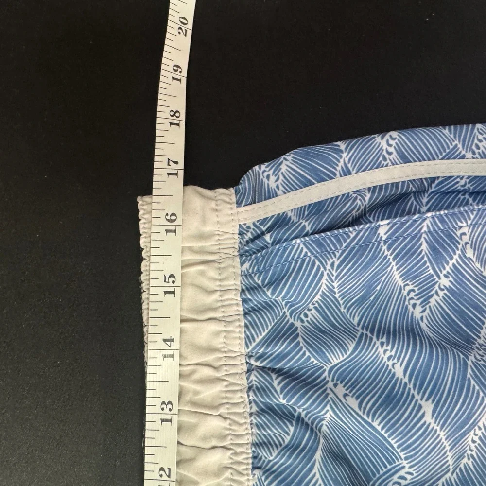 Vuori Banks Boardshorts Mens Large  Blue White Wave 4-Way Stretch Swim Trunks